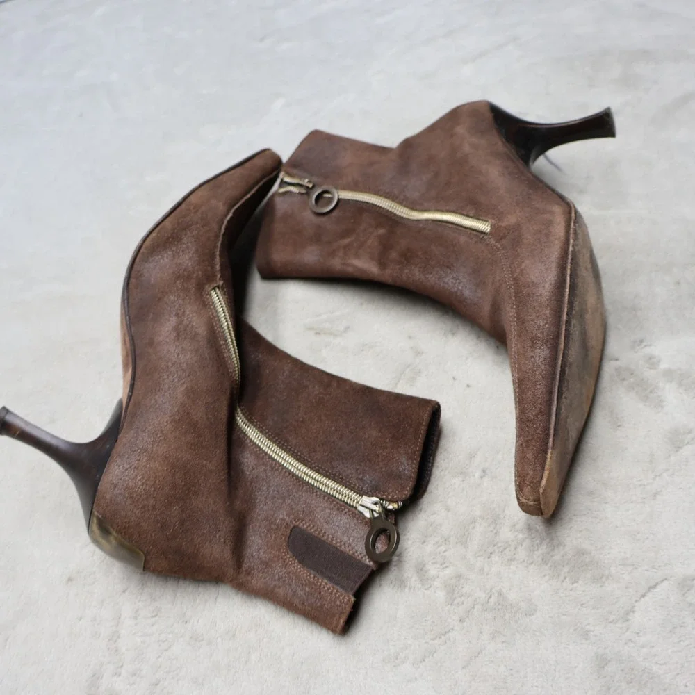 Donald Pliner Women 9M Ankle Boots Brown Suede Pointed Toe Kitten Heel Side Zip
